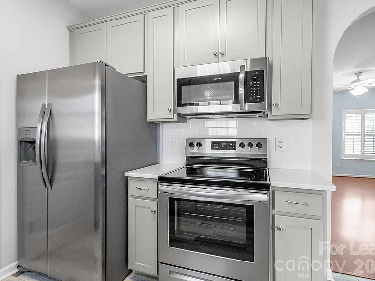 558 Calen Ln — Photo 13