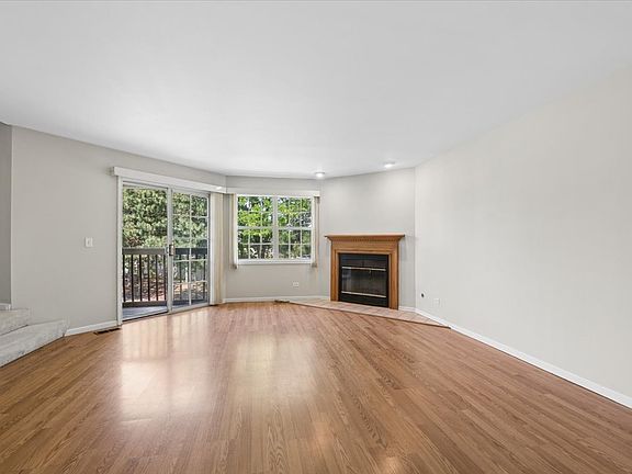 4th image of 157 Louise Ct Unit 157