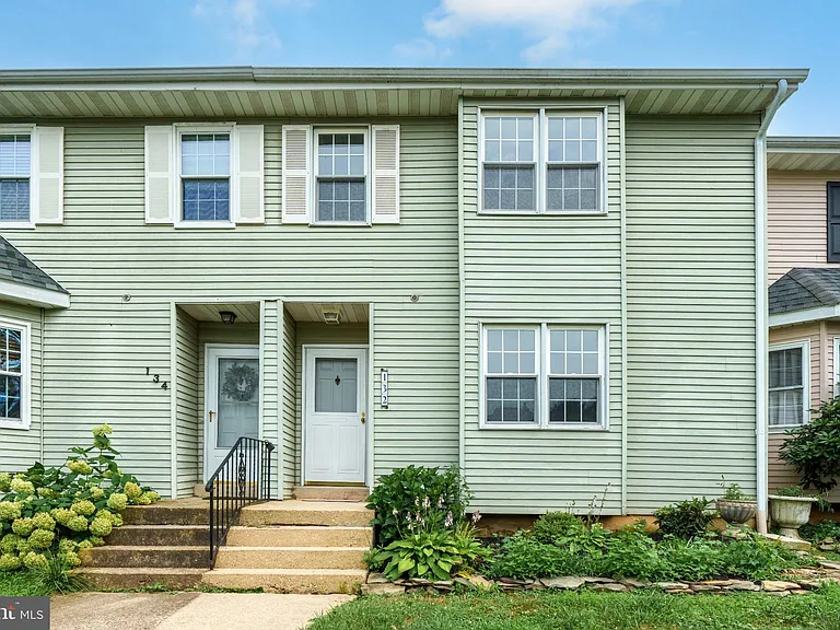 132 E Green Valley Cir — Photo 1