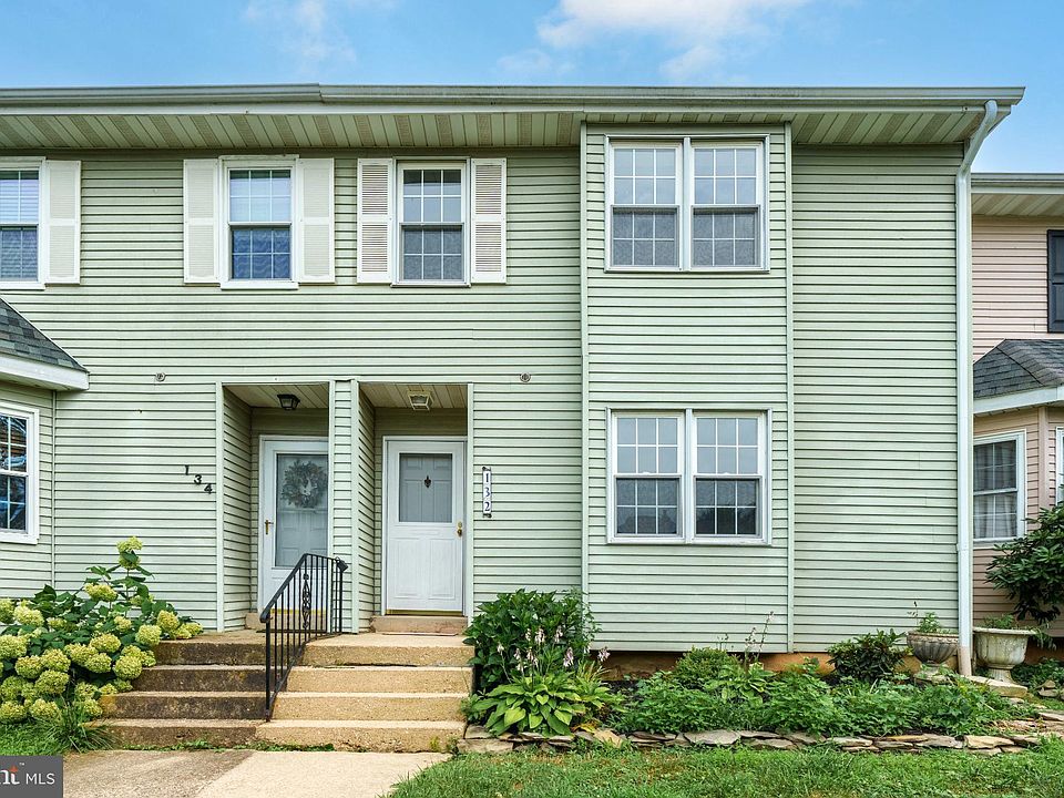 1st image of 132 E Green Valley Cir