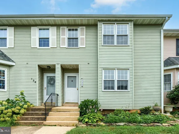 132 E Green Valley Cir, Newark, DE 19711