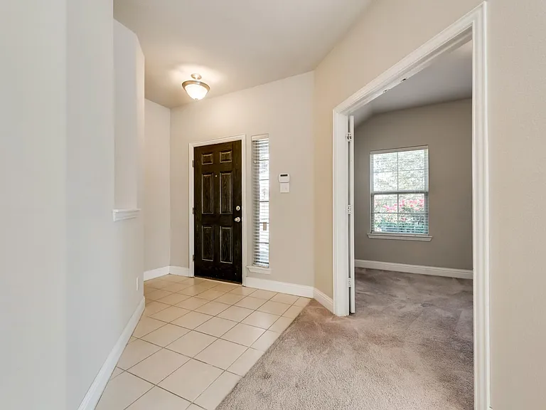 2028 Rosebury Ln — Photo 4