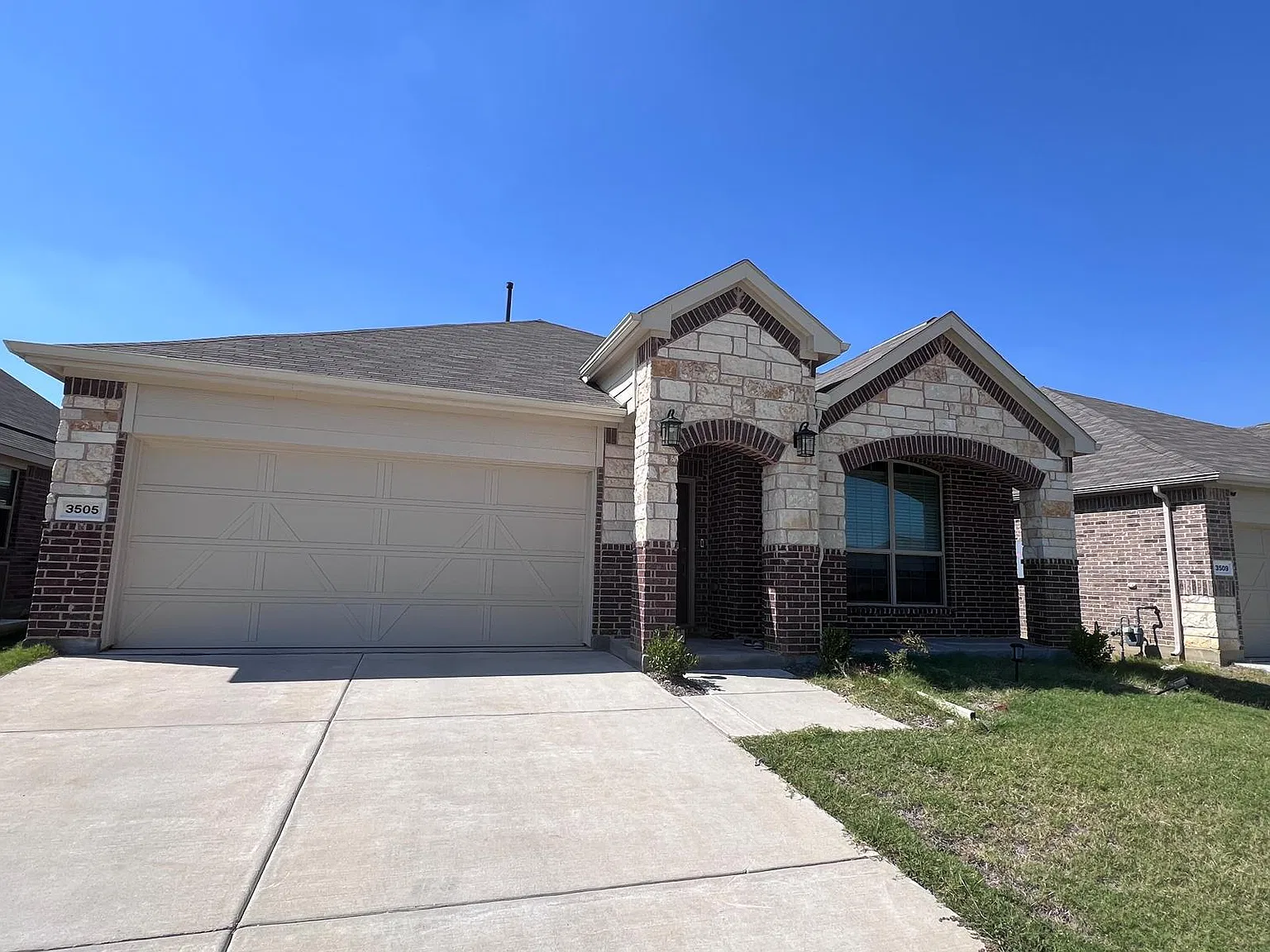 4 bed, 2.0 bath, 1838 sqft, $2,450 — Photo 1