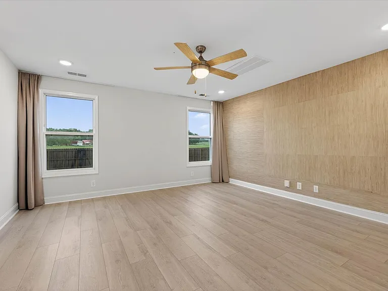 513 Herman Dr — Photo 11