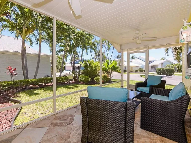 4031 NE Breakwater Dr — Photo 36