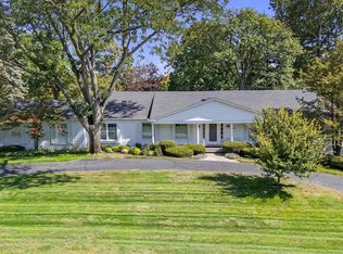 1348 Charrington Rd, Bloomfield Hills, MI 48301
