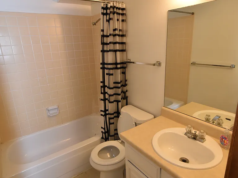 1050 Mazatlan Cir #C — Photo 14