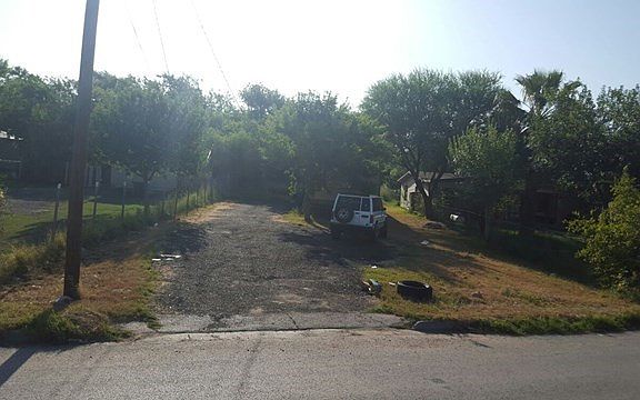 3rd image of 901 Seymour St