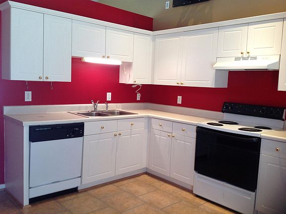 3rd image of 704 Forest Crossing Dr