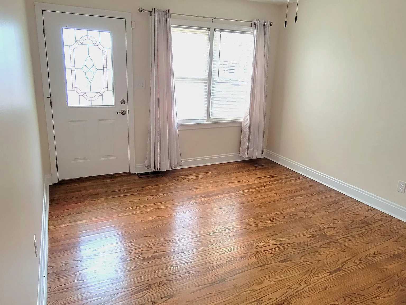 2 bed, 1100 sqft, $1,490 — Photo 4