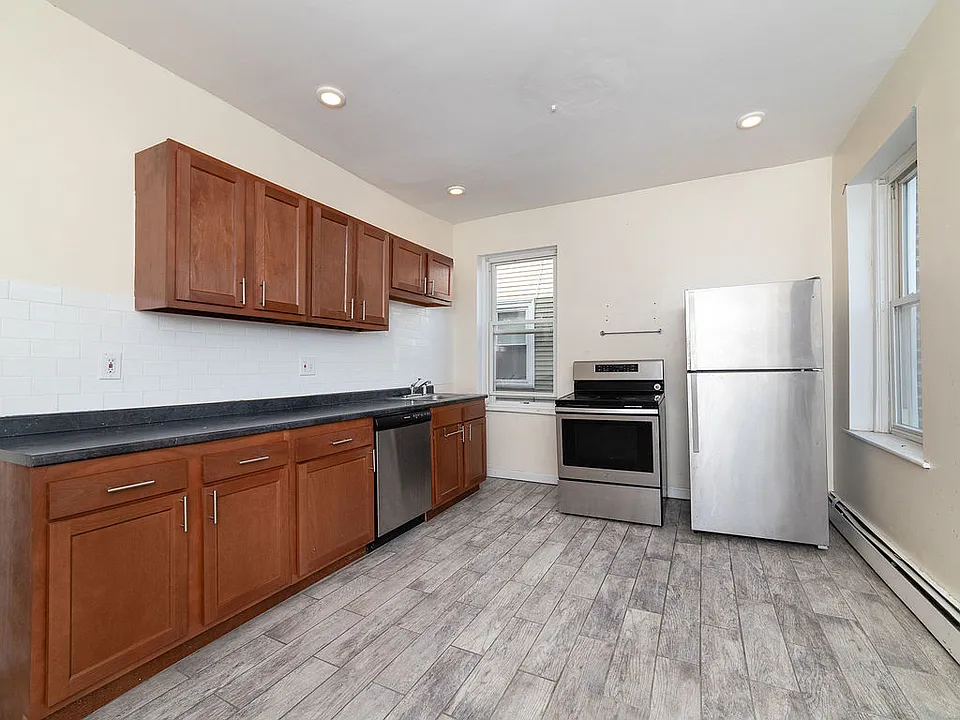 28-30 Chester St #4H