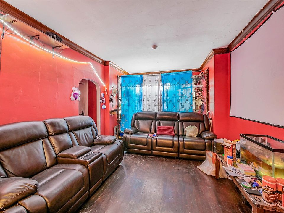 2nd image of 5638 S Maplewood Ave