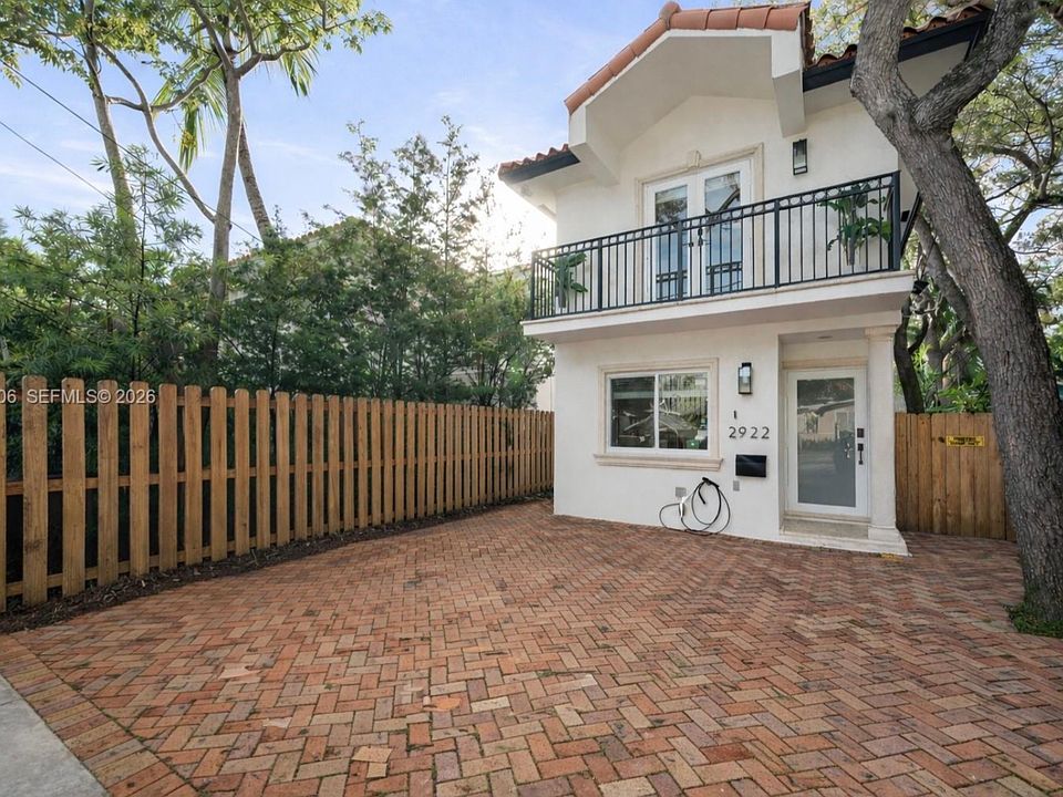 1st image of 2922 Virginia St #2922