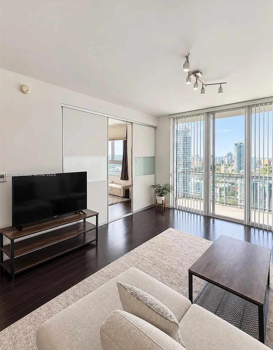 Ivy Condo — Photo 3