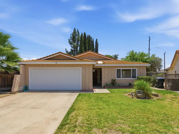 1924 S Royal Oaks Drive, Visalia, CA 93277