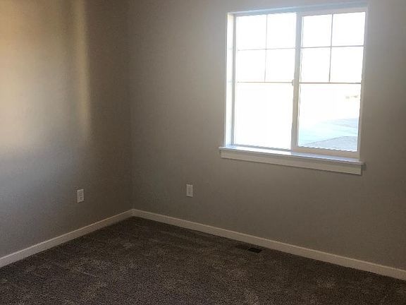 4th image of 721 Garnet Dr