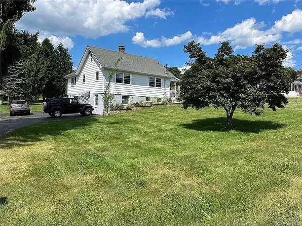 60 Ferdls Rd, Walden, NY 12586
