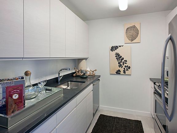 5th image of 511 47th Ave APT 4B