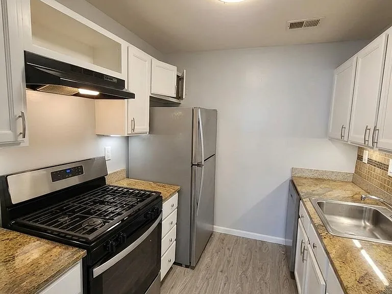 151 W Market St — Photo 3