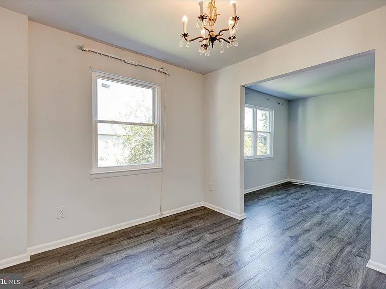 6th Pl NE — Photo 8