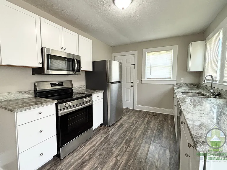 14 Crystal Ave — Photo 6