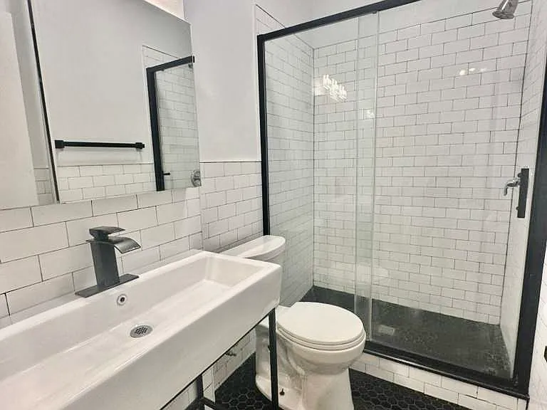 2423 Cambreleng Ave #2B — Photo 4