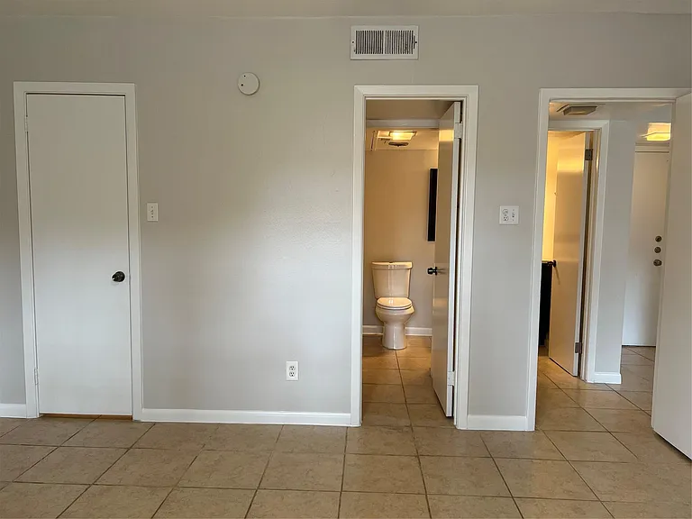 2824 Briarhurst Dr #9 — Photo 11