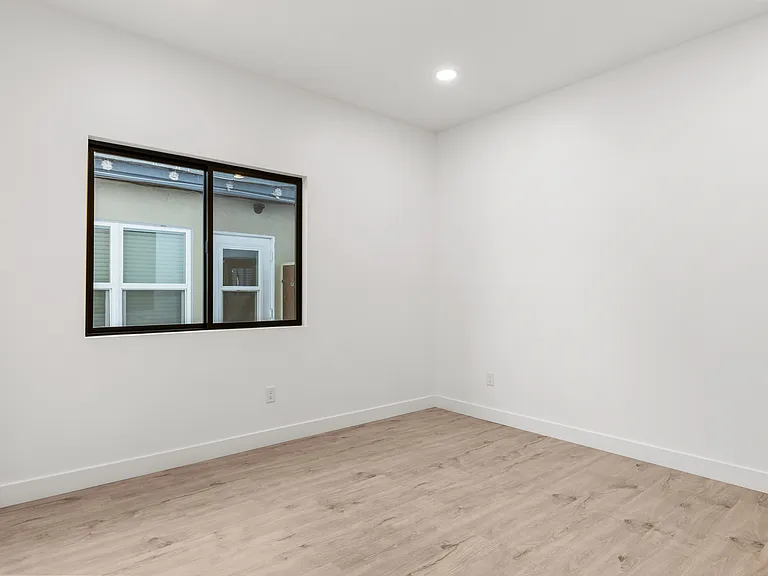 3248 Clairemont Dr #3 — Photo 12