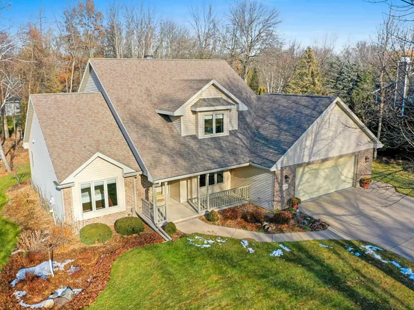 2704 Summerset Cir, Suamico, WI 54173