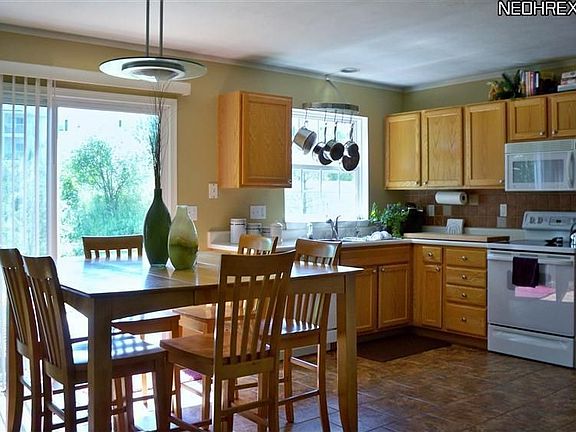 4th image of 10140 Ravenwood Ct