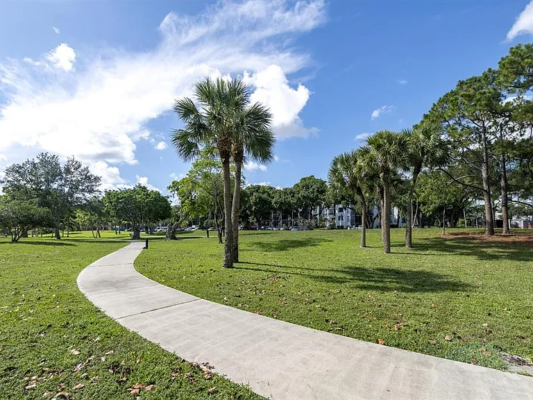 6061 N Falls Circle Dr #402 — Photo 31