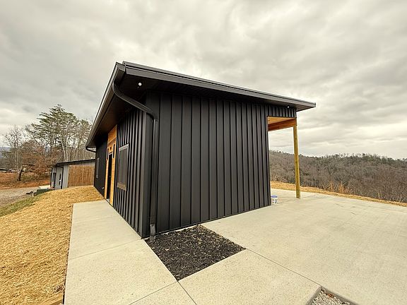 3rd image of 176 Tarhelia Ln