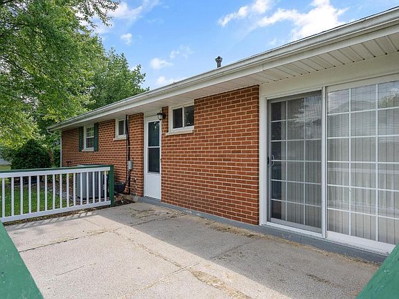3rd image of 880 Kathryn Dr