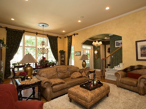 Spacious Family Room