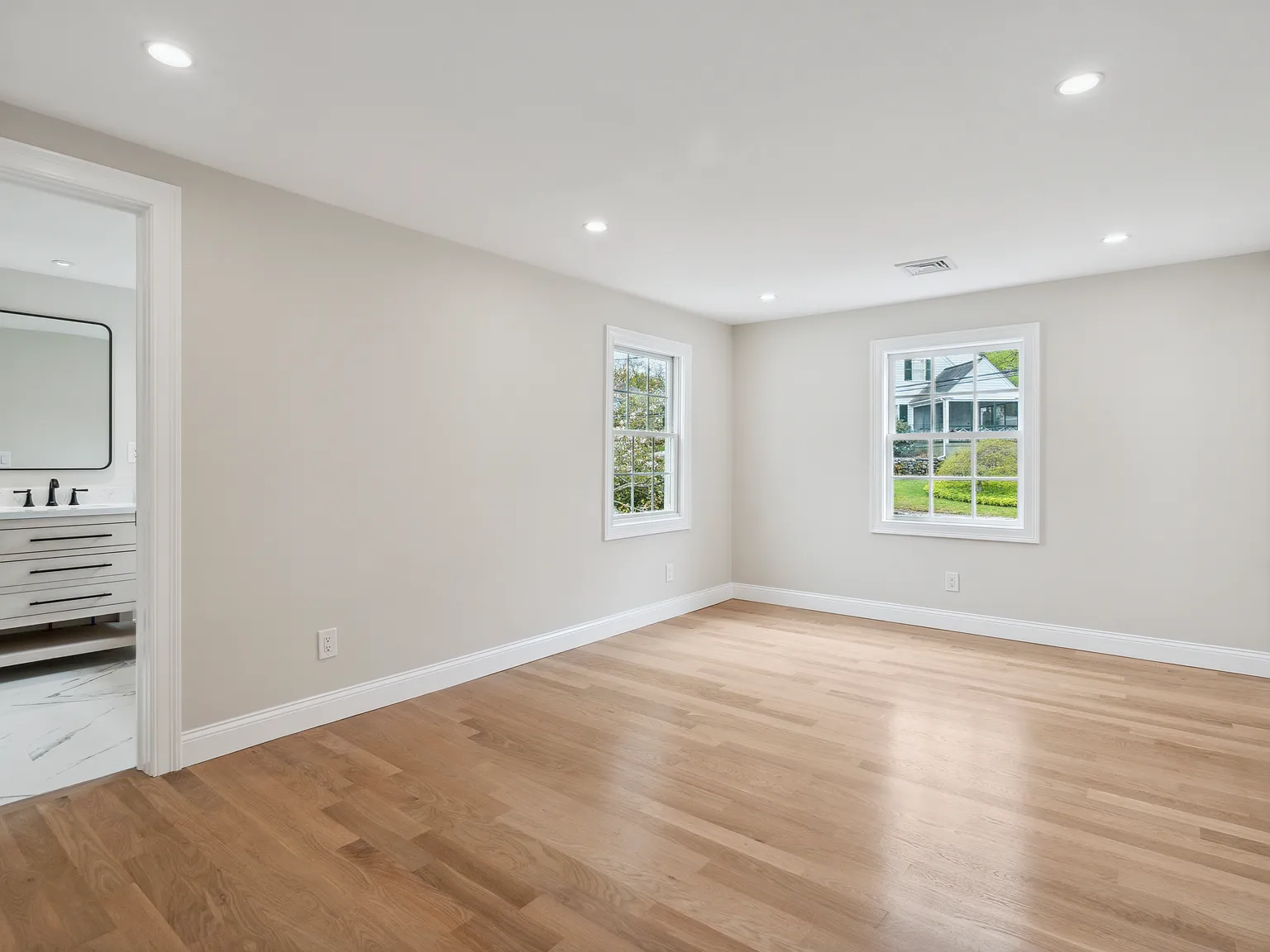 4 bed, 2684 sqft, $8,000 — Photo 4