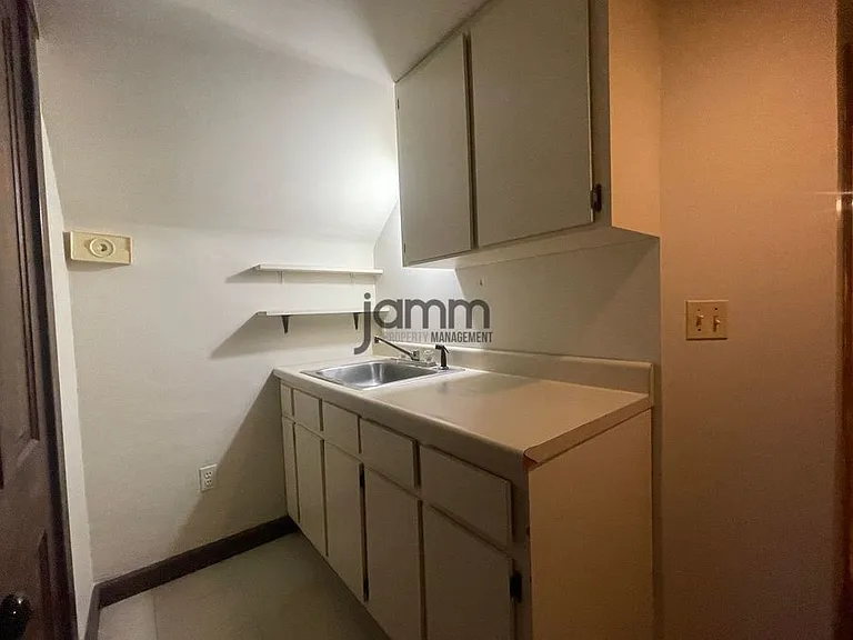 1695 Glenmont Loft — Photo 14