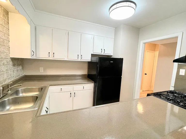 2529 Spring Garden St — Photo 14