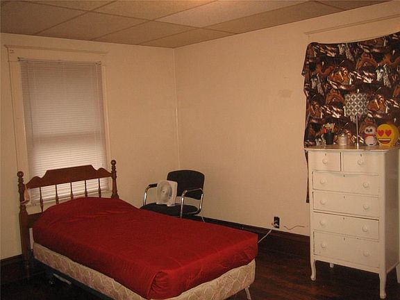 4th image of 60 Bowen St