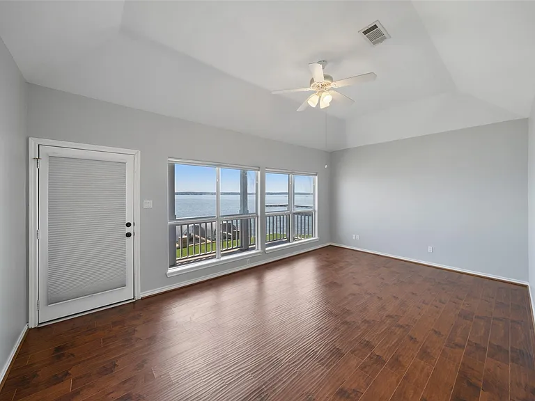 16 Regency Point — Photo 21
