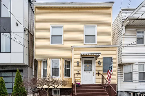 103 Beach St #2 Photo 1