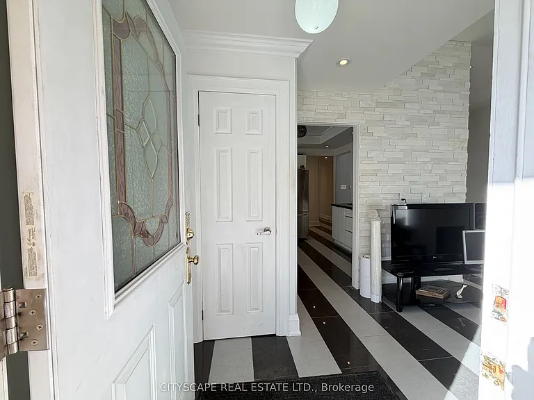 135 Bonham Blvd #UPPER — Photo 5
