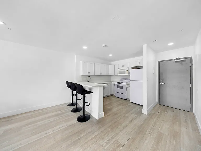 14500 NE 6th Ave — Photo 33
