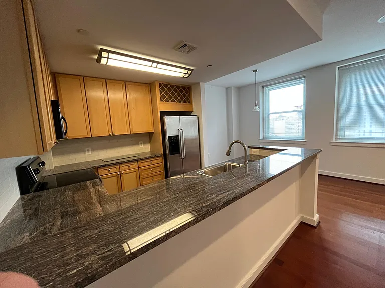 111 S 15th St #2104 — Photo 8