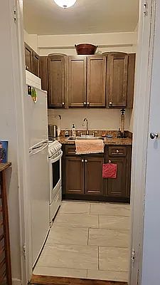 2nd image of 395 Stratford Rd APT B2