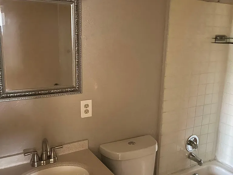 3607 Covert Ave — Photo 10