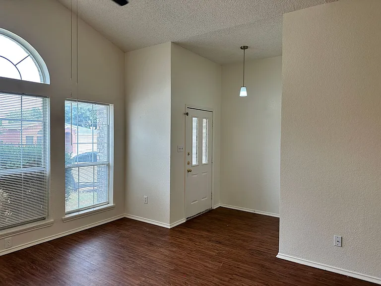 4024 Periwinkle Dr — Photo 5