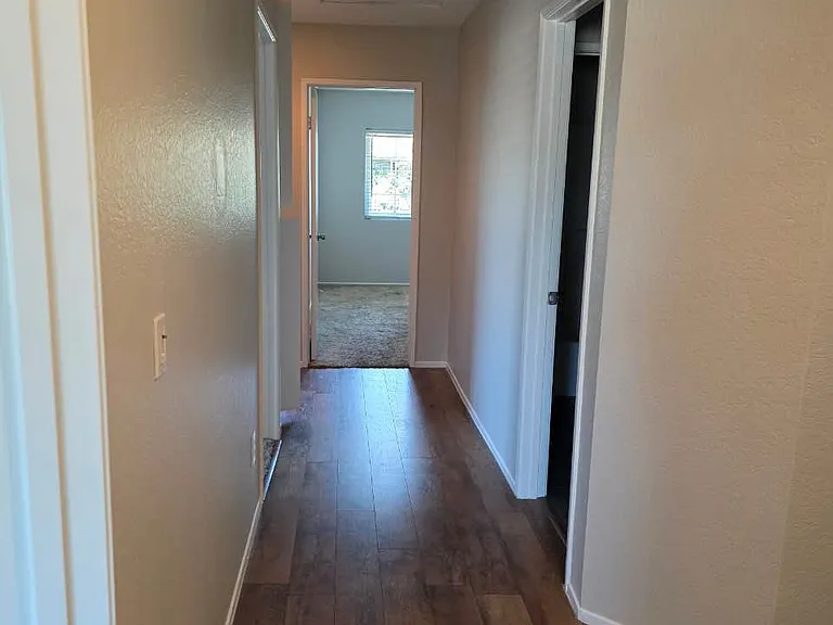 890 Viewpoint St — Photo 5