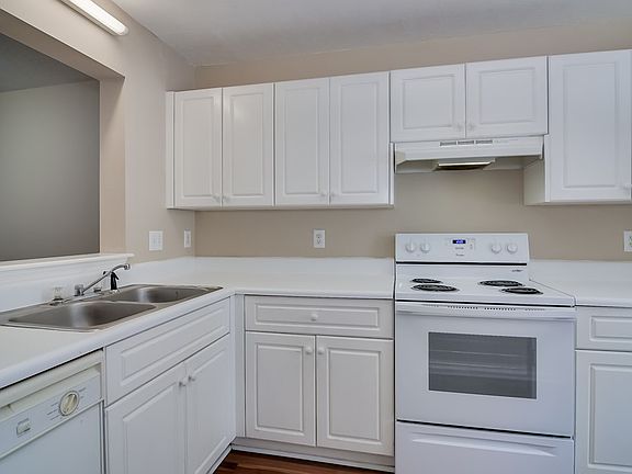 3rd image of 4719 Brookwood Dr