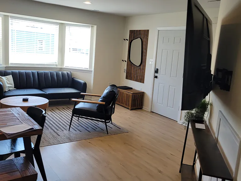 142 E Youngs Ave #3 — Photo 6