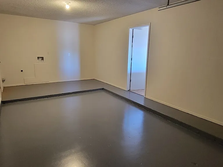 5761 Longview Dr — Photo 2